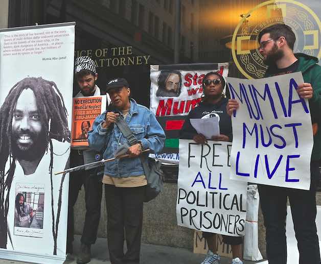 Mumia supporters protest at the office of the Philadelphia District Attorney, which retired Justice Ron Castille headed for four hears